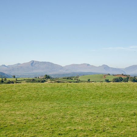 Willa Cefn Bach Capel Garmon Zewnętrze zdjęcie